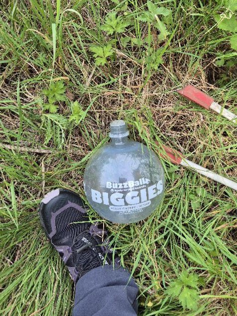 BBullrushes's tweet photo. The 🌞 has bought out the drinkers. We usually find 1 @McDonaldsUK cup every day in almost the same place. Today we found this lot in the brambles 🤨. 1 of many bottles hidden under the hedgerow and the @BUZZBALLZ is the largest we have found so far 😮. #Derby #NotABin https://t.co/NpQZMOx887