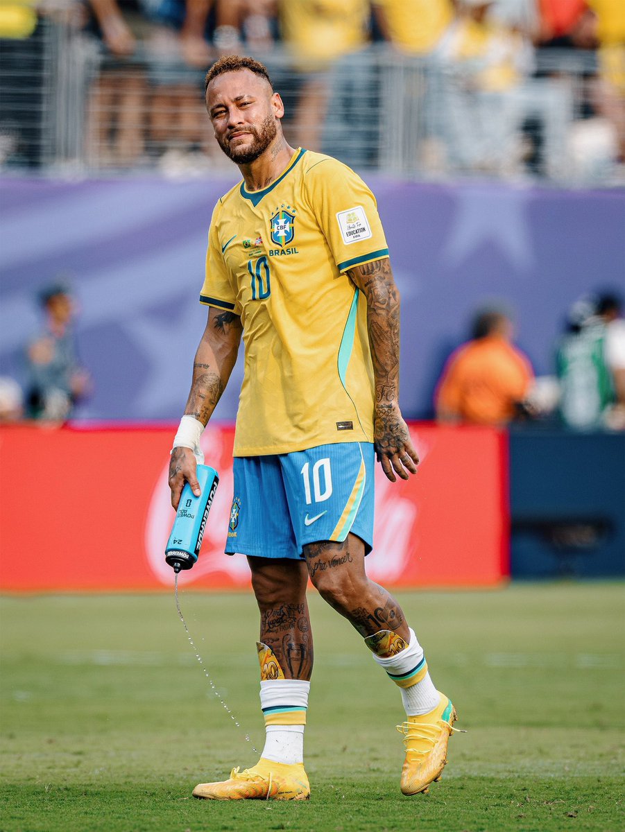 8oc10_'s tweet photo. Olá, meu herói de infância!

Posso te dar minha juventude? Não quero que você se torne apenas uma lembrança. @neymarjr 💔 https://t.co/B7mCSOKeK4