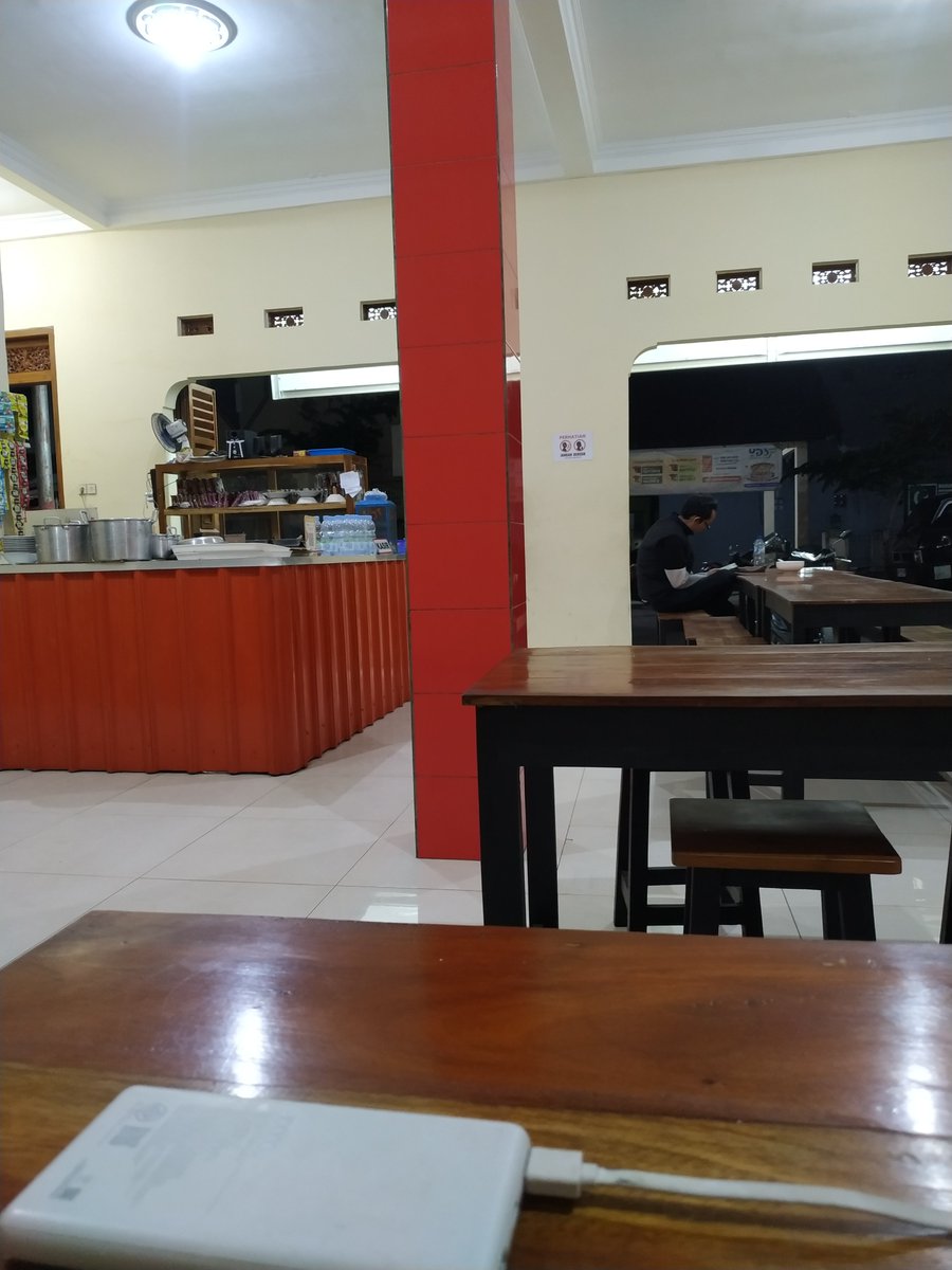 ninthprison's tweet photo. Akibat produktif tengah malam sampai pagi (walah sangat tidak sehat) 
Bablas burjo, nyahurr mumpung kamis https://t.co/XJE1iMmgpO