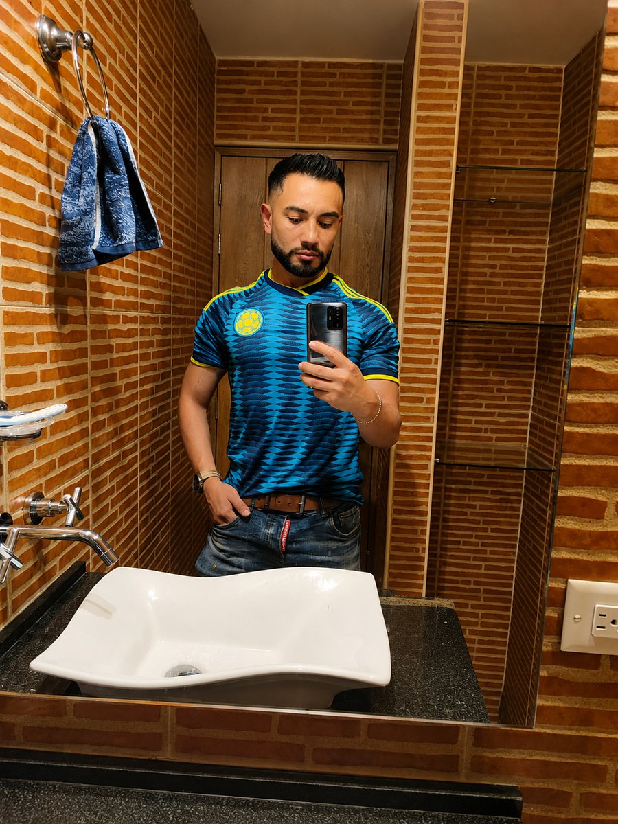 ALEXANDER_0527's tweet photo. 💛💛💙❤️
#colombia https://t.co/NNjKwxHb87