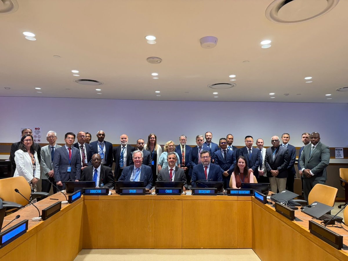 España en la ONU tweet media