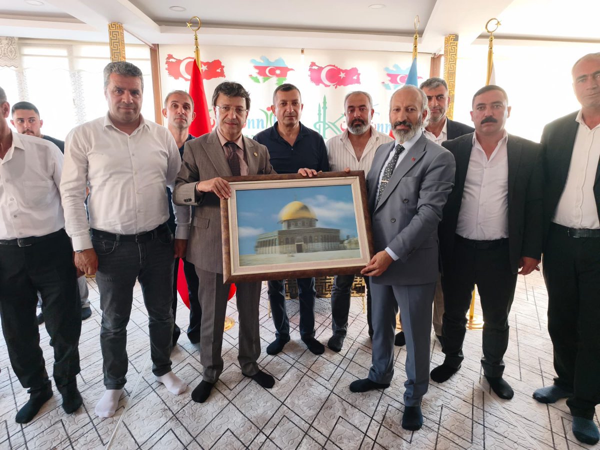 K_Turkmenoglu_V's tweet photo. 📍 Van

Küresünniler Derneği İl Başkanı Sayın Bilal Yücebaş ve kıymetli yönetim kurulu üyelerini ziyaret ederek gönül sohbetinde bulunduk.

Muhabbetin, kardeşliğin ve dayanışmanın hâkim olduğu bu güzel buluşmada, ortak değerlerimiz üzerine samimi istişareler gerçekleştirdik.

Nazik ev sahiplikleri ve içten misafirperverlikleri için Sayın Bilal Yücebaş’a ve değerli yönetimine gönülden teşekkür ediyor, çalışmalarında muvaffakiyetler diliyorum.

🤝 Rabbim birliğimizi, beraberliğimizi ve muhabbetimizi daim eylesin.