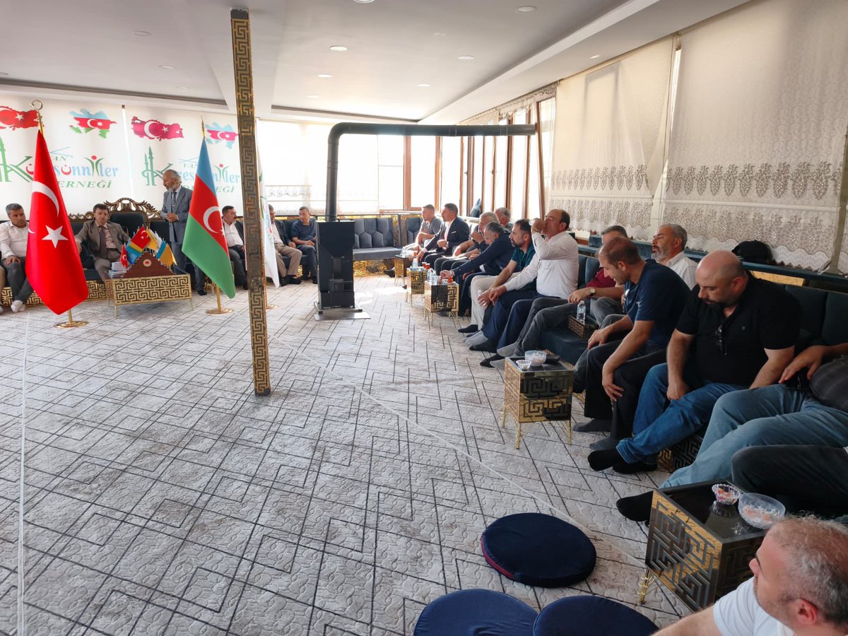 K_Turkmenoglu_V's tweet photo. 📍 Van

Küresünniler Derneği İl Başkanı Sayın Bilal Yücebaş ve kıymetli yönetim kurulu üyelerini ziyaret ederek gönül sohbetinde bulunduk.

Muhabbetin, kardeşliğin ve dayanışmanın hâkim olduğu bu güzel buluşmada, ortak değerlerimiz üzerine samimi istişareler gerçekleştirdik.

Nazik ev sahiplikleri ve içten misafirperverlikleri için Sayın Bilal Yücebaş’a ve değerli yönetimine gönülden teşekkür ediyor, çalışmalarında muvaffakiyetler diliyorum.

🤝 Rabbim birliğimizi, beraberliğimizi ve muhabbetimizi daim eylesin.