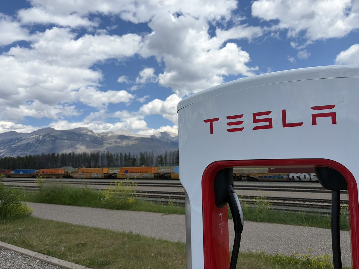 Drive Tesla 🇨🇦 tweet media