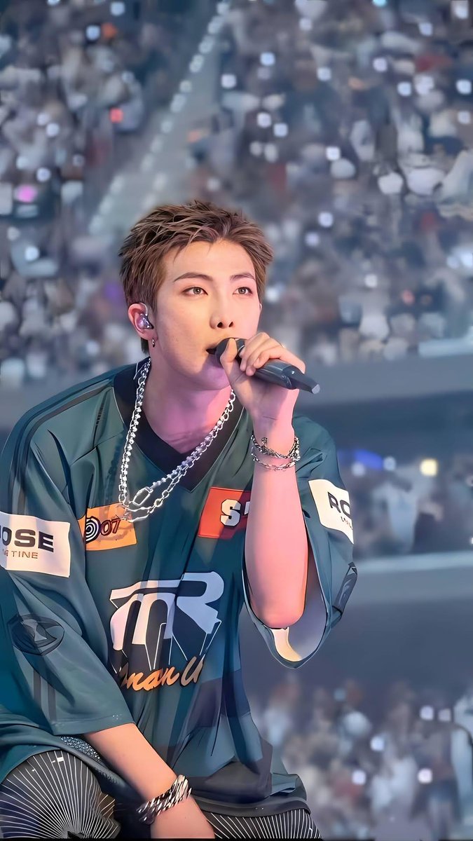 BTStoleMyTidies's tweet photo. WHAT A DAMN BEAUTIFUL MAN YOU'RE KIM NAMJOON AND DROP THAT GUN PLEASE OR JUST END MY KITTY WITH YOUR GUN😭😭😭😭😭🙏🏻 https://t.co/jFBpnjrP89