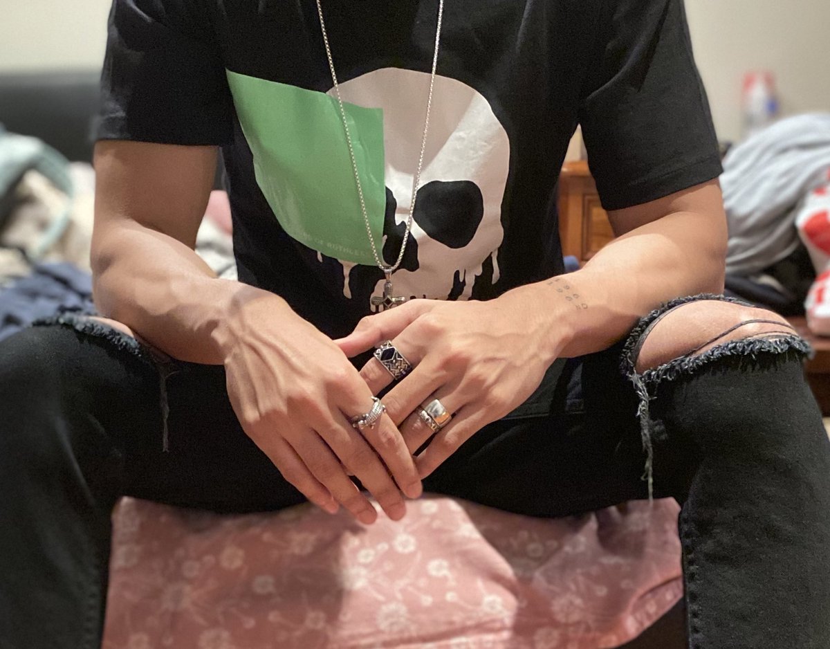 kn1fepervx's tweet photo. Not new, just new account:

⠀⠀  ⠀ ⠀🗡️⠀⠀hei ⠀⠀!!
⠀⠀he / him⠀⠀32⠀⠀switch
⠀teacher, reader, south asian
⠀ gamer  6’1   music lover!!
    ⠀⠀✚ ˳⠀ ##nsfwtwt ⠀❜
⠀ ♡ or comment to be moots https://t.co/ECBSC0HdSE