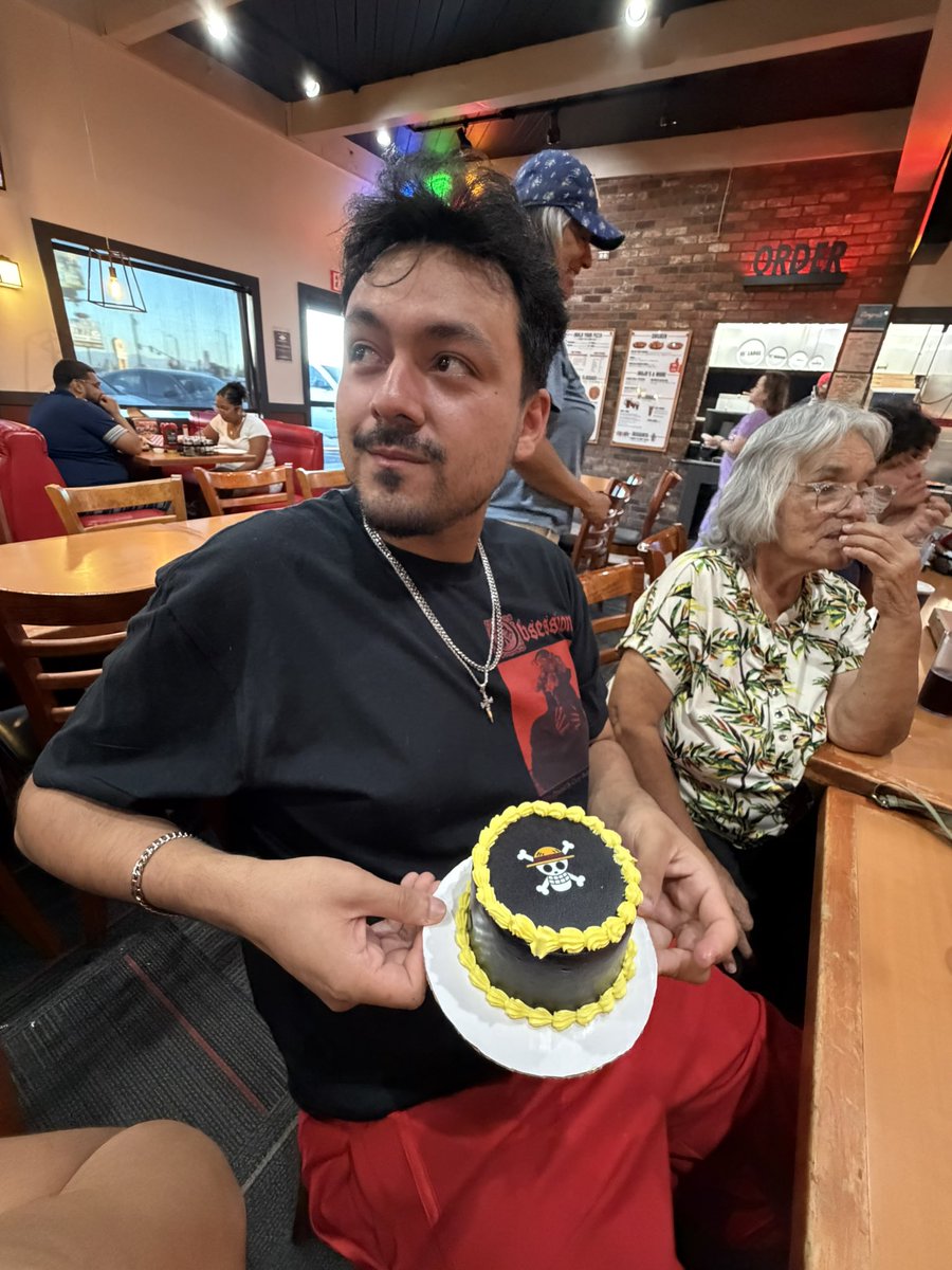 axnxiee's tweet photo. loved celebrating my burfday boi <333 https://t.co/xrxVULMOLF