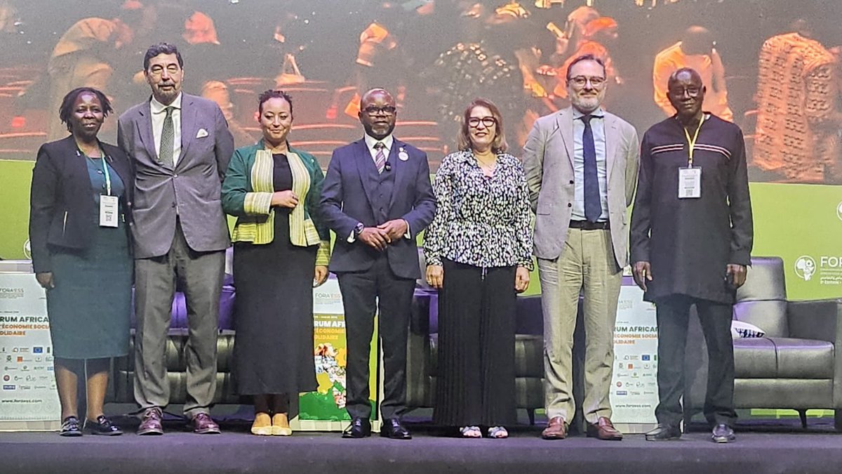 IloSenegal's tweet photo. 💡 🌍 « L’Afrique n’a pas attendu une résolution internationale pour pratiquer l’économie sociale et solidaire. Elle l’a inventée. » a affirmé @SamiraDakar au #FORAESS.
👉 L’#ESS peut devenir l’un des plus puissants moteurs d’emplois décents pour la jeunesse africaine.
@OITinfo https://t.co/I8VqPJyY8m
