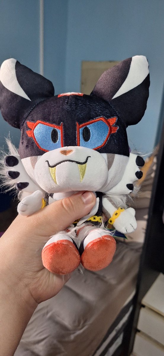 RenLilaking's tweet photo. @RoboticSteve it hasn't even been 10 minutes since she arrived and she already tried to lariat me five times.
Fortunately I'm just big enough to hold her back.
#RingCats https://t.co/lvntZ5nXii
