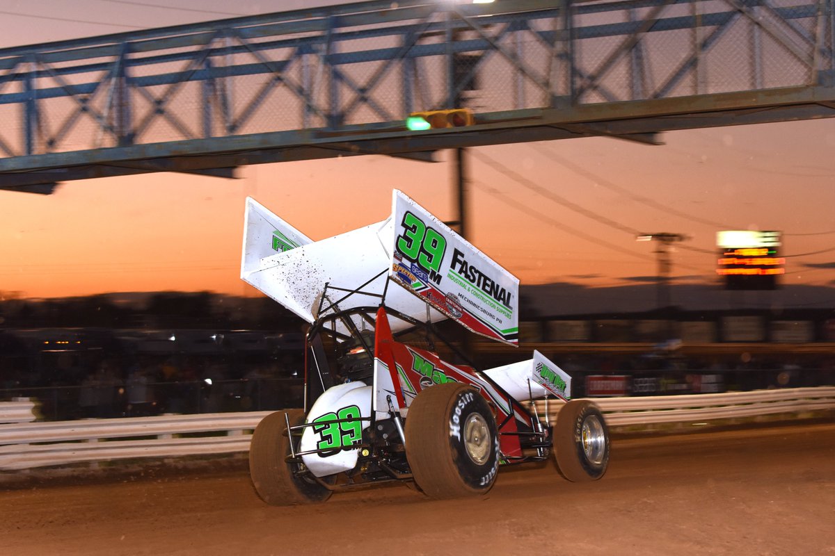 PArch1010's tweet photo. 2017 - @Macri39M Anthony Macri @WilliamsGrove with @WorldofOutlaws @SprintCarNews @hosehead33 @UsaSprint https://t.co/CyUpuAnxPZ