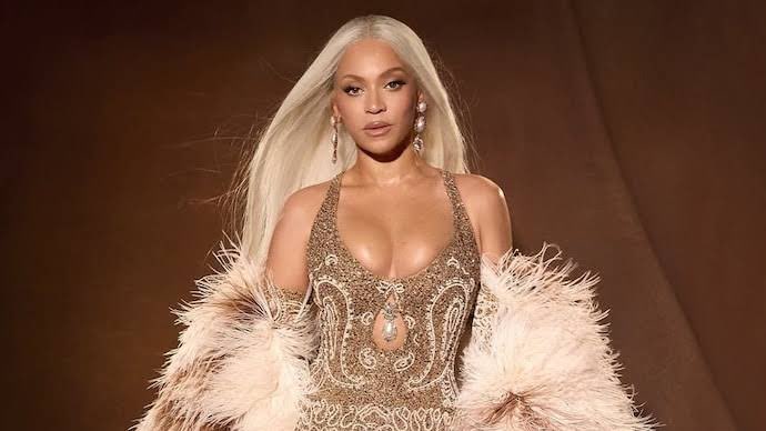 ThePinkprintmin's tweet photo. 1.Beyoncé https://t.co/08SLuB1xbv