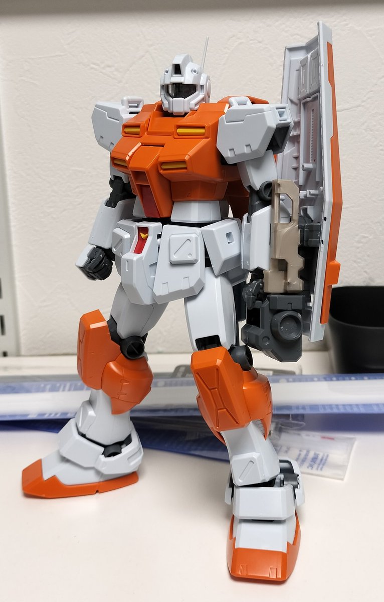 exitd2's tweet photo. とりあえず仮組みしたらもうカッコイイ！
シールドは逆持ちにして、近接格闘タイプみたいにしてみました👍
ナックルは何かのパーツです😆 https://t.co/U8LLOVcdGg