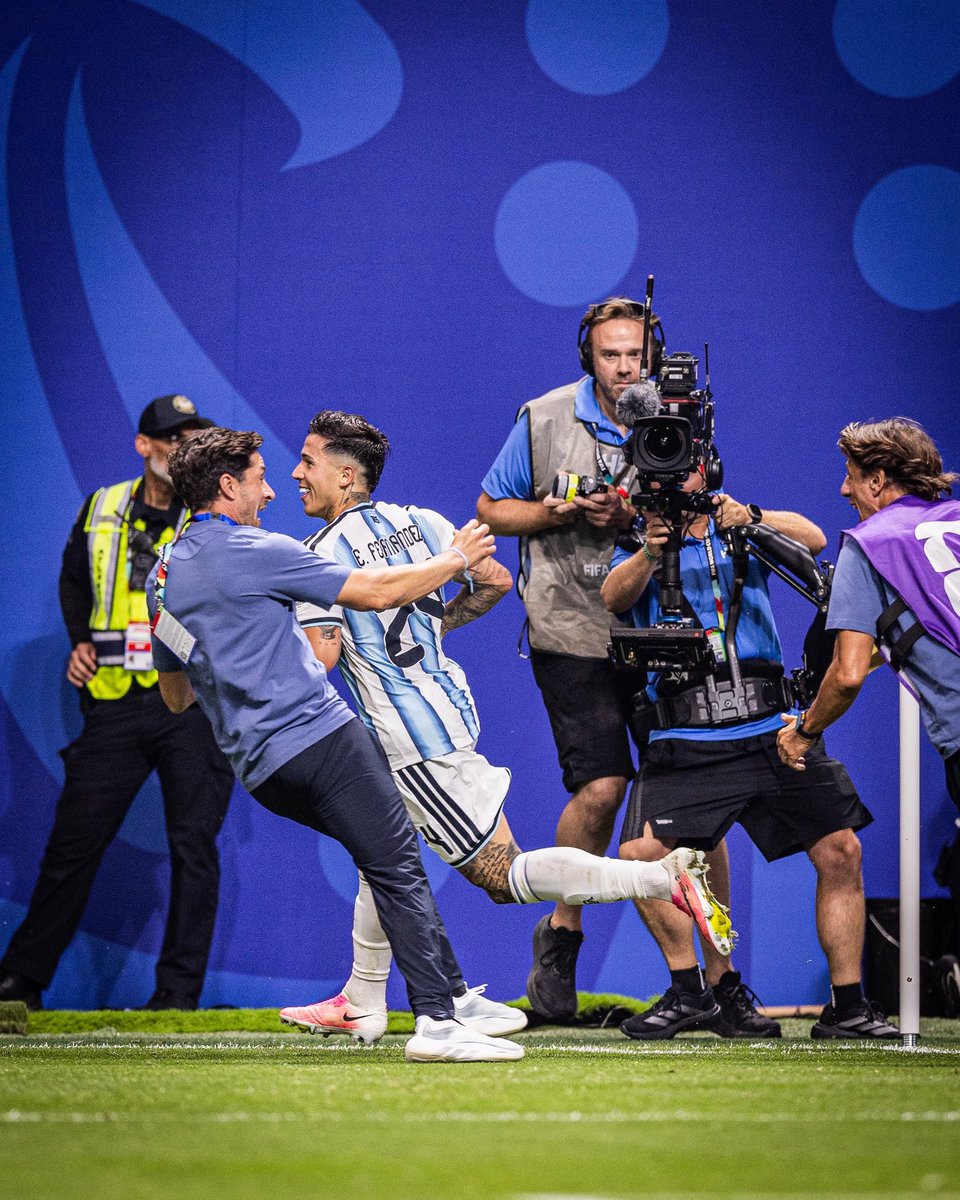 maxpugliese92's tweet photo. PABLO AIMAR Y ENZO FERNÁNDEZ 🤍❤️🤍🇦🇷 https://t.co/netDffVKgj