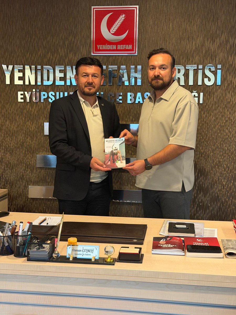 rpeyupsultan's tweet photo. Spor Politikaları Derneği Başkanı Hakan Nergis'i, İlçe Başkanımız Osman Çelmeli'nin nezaretinde İlçe Başkanlığımızda ağırladık.
Nazik ziyaretleri için kendilerine teşekkür ediyor, çalışmalarında başarılar diliyoruz.
 @rprefahpartisi @rpyemretasci @osman_celmelii
@hakannergis_ https://t.co/d3kzOZ38ty