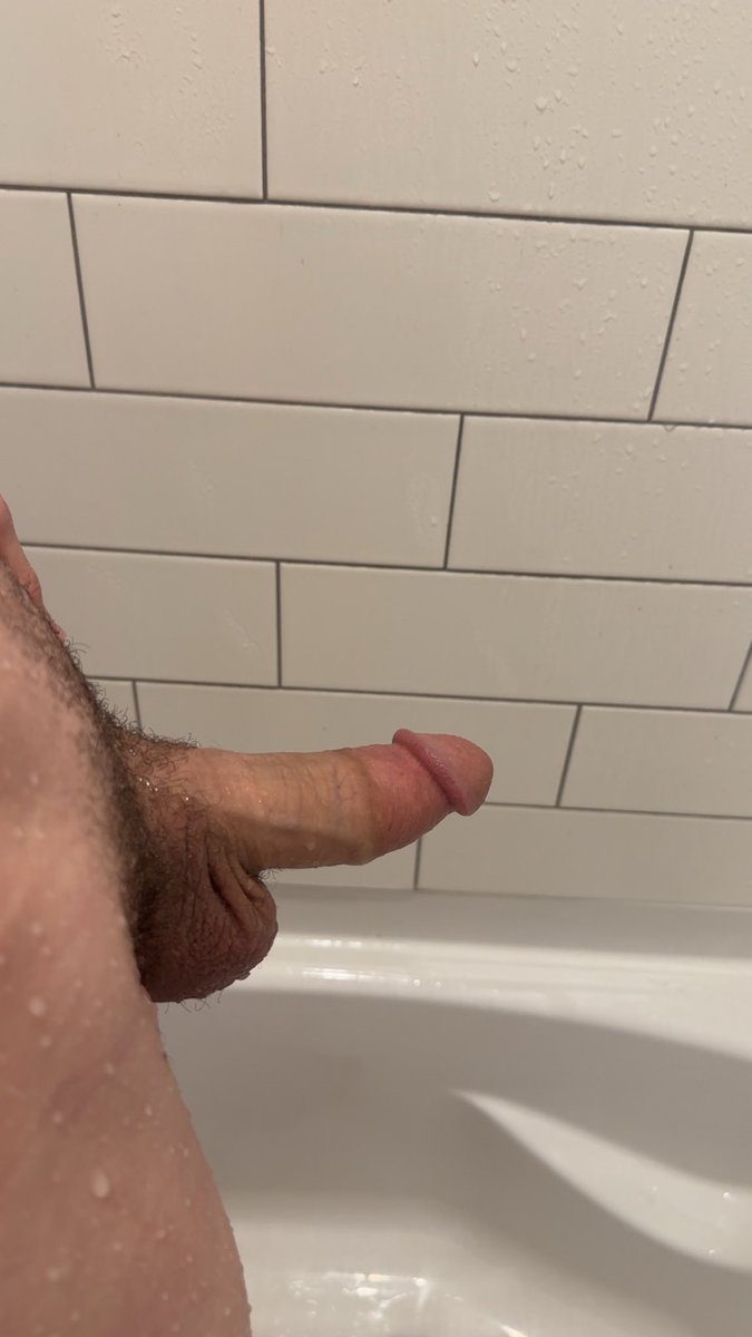 RealJamesMaxx's tweet photo. When the temp rises so does he https://t.co/wDEErUDCR2