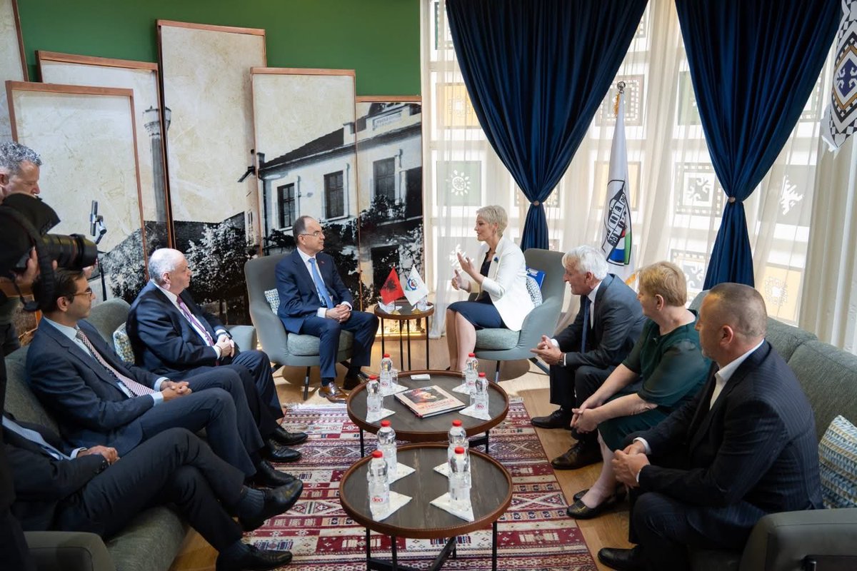 zpshns's tweet photo. The President of 🇦🇱 paid an official visit today to the Presheva Valley.

Discussions focused on addressing the challenges facing Albanians in the valley, strengthening political unity among Albanian representatives, and advancing projects aimed at creating better opportunities for the region’s youth.

Reaffirming Albania’s commitment, the President pledged continued support for efforts to address the concerns of the Albanian community, including fair representation in public institutions, the issue of address passivization, and the protection of the right to use the Albanian language and national symbols.