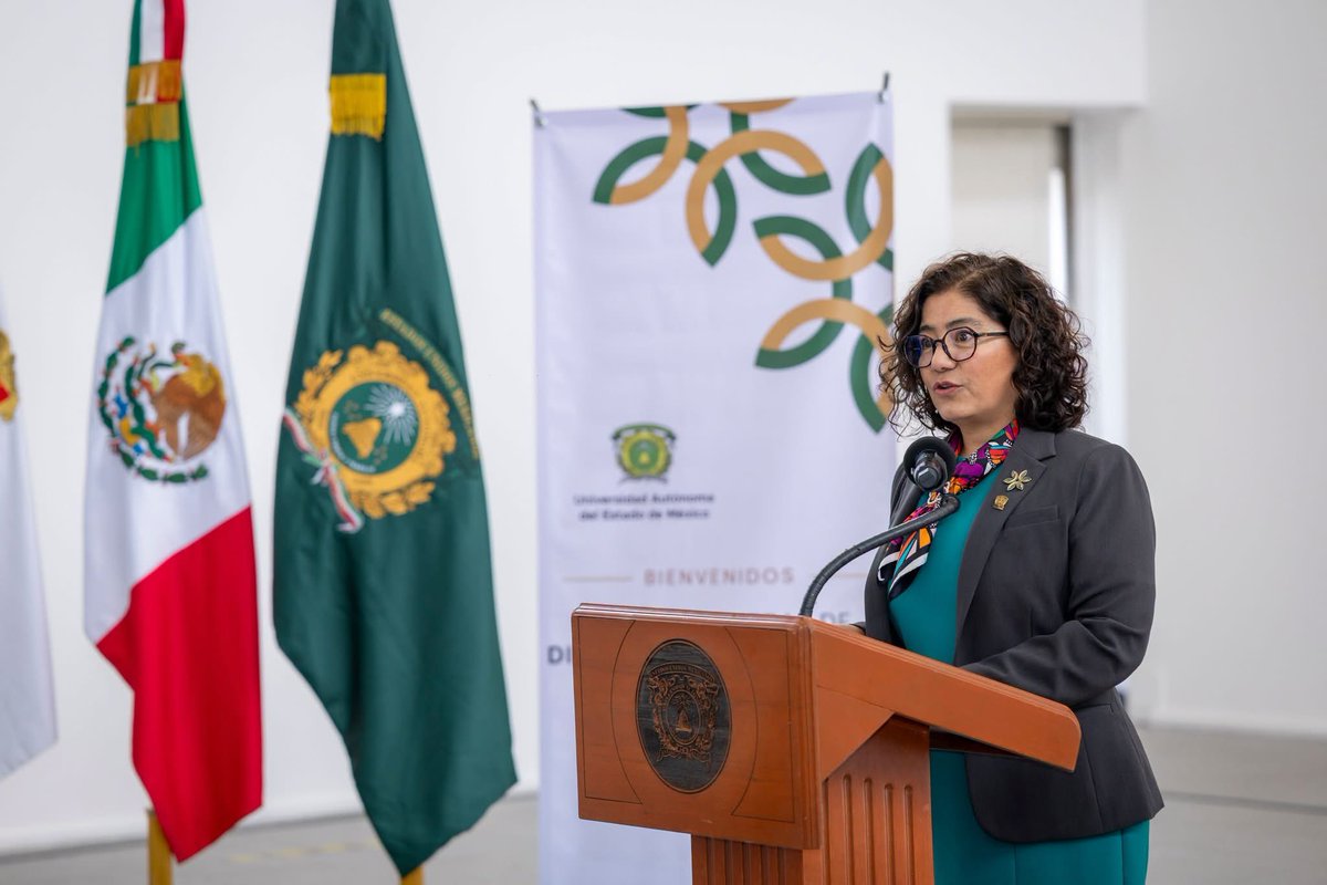 PatyzarzaUaemex's tweet photo. En #tuaeméx impulsamos una educación de excelencia que amplía oportunidades para las y los jóvenes mexiquenses.

Nos reunimos con las y los representantes de las instituciones que integran nuestro Sistema Incorporado, junto con la Secretaría Académica, la Secretaría de Vinculación, Extensión y Promoción de la Empleabilidad, la Secretaría de Ciencia y la Consejería Jurídica Universitaria, para consolidar la colaboración, compartir los proyectos estratégicos de nuestra Universidad e intercambiar experiencias que nos permitan responder, de manera conjunta, a los desafíos actuales de la educación.

Esta es tu Universidad que suma esfuerzos para ampliar las oportunidades educativas y formar ciudadanas y ciudadanos comprometidos con la #TransformaciónUniversitaria. Esta es #tuaeméx.