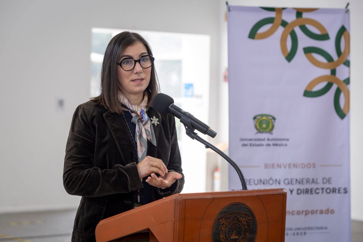 PatyzarzaUaemex's tweet photo. En #tuaeméx impulsamos una educación de excelencia que amplía oportunidades para las y los jóvenes mexiquenses.

Nos reunimos con las y los representantes de las instituciones que integran nuestro Sistema Incorporado, junto con la Secretaría Académica, la Secretaría de Vinculación, Extensión y Promoción de la Empleabilidad, la Secretaría de Ciencia y la Consejería Jurídica Universitaria, para consolidar la colaboración, compartir los proyectos estratégicos de nuestra Universidad e intercambiar experiencias que nos permitan responder, de manera conjunta, a los desafíos actuales de la educación.

Esta es tu Universidad que suma esfuerzos para ampliar las oportunidades educativas y formar ciudadanas y ciudadanos comprometidos con la #TransformaciónUniversitaria. Esta es #tuaeméx.