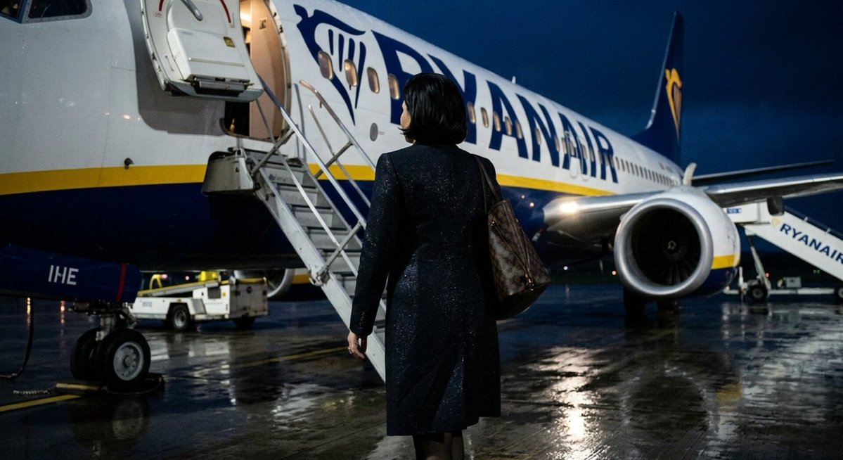 Web3Gadaffi's tweet photo. Do You Know? 

The founder of a $4 billion crypto coin boarded a flight in 2017 to escape investigators.

She hasn't been seen since.

The unsolved mystery of Ruja Ignatova, the "Crypto Queen"

The Illusion 

• Ruja launched "OneCoin," promising it would destroy Bitcoin

• She packed stadiums, wore diamond gowns, and raised billions from millions of investors

•There was just one problem: OneCoin didn't even have a blockchain, It was a massive Ponzi scheme.

The Escape

• In October 2017, as global authorities closed in, Ruja found out her boyfriend was cooperating with the FBI

• She packed her bags and boarded a Ryanair flight from Sofia to Athens

• After touchdown, she completely dropped off the grid

The Theories

• Plastic surgery? Rumors suggest she altered her face entirely

High-level protection? Some believe she is living a life of luxury in Dubai under a fake passport

• Dead? Darker theories suggest she was eliminated by the mafia to keep her quiet

• She took billions with her, leaving behind millions of broken lives.

Where do you think she is? 👇

#Cryptoqueen #TrueCrime #OneCoin #CryptoMystery