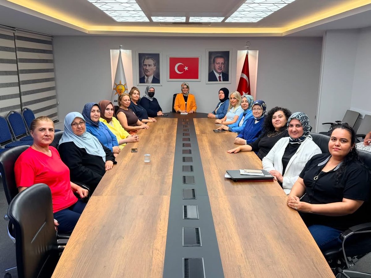 akkadiniskendrn's tweet photo. İlçe Teşkilat binamızda, AK Parti Kadın Kolları haftalık olağan Yürütme Kurulu toplantımızı büyük bir motivasyonla gerçekleştirdik.
İlk günkü heyecanımız  ve sarsılmaz birlik ruhumuzla çıktığımız bu kutlu yolda; daha güçlü, daha kararlı ve emin adımlarla yürümeye devam ediyoruz. https://t.co/R4QlpKV9OB