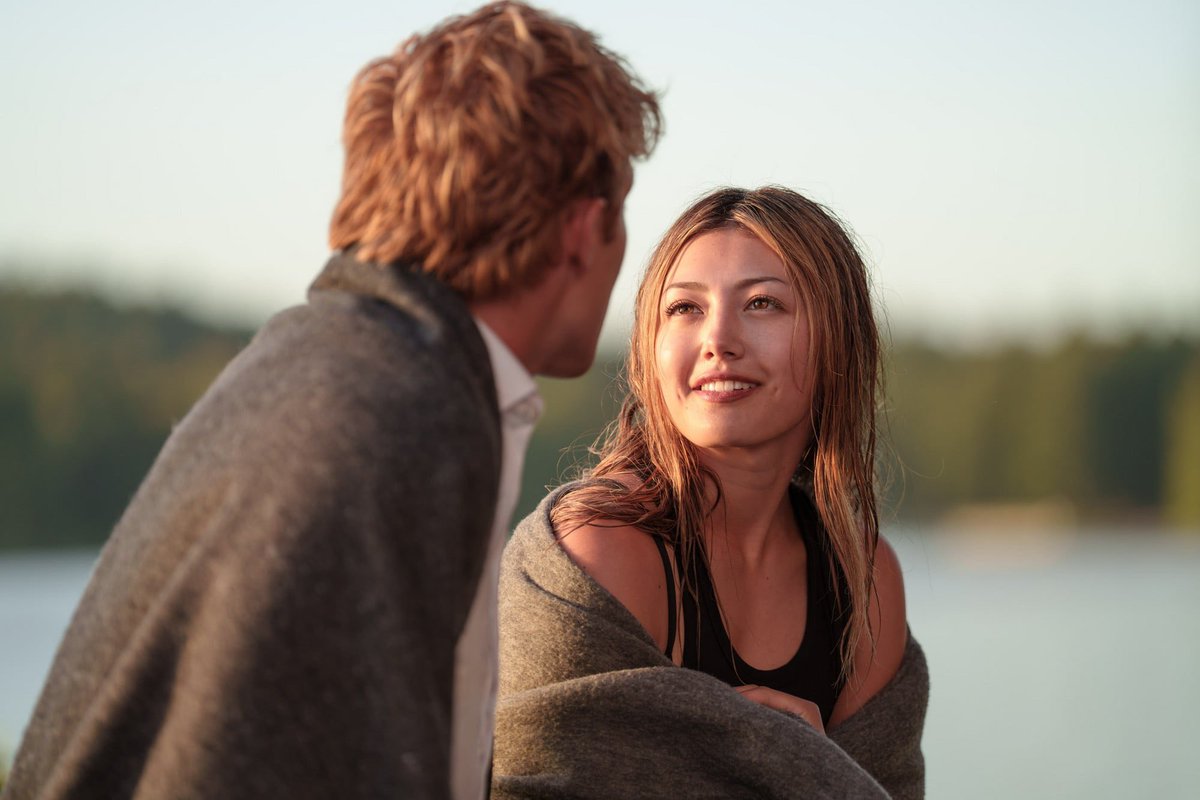 PreviouslySerie's tweet photo. #CrewGirl #LaTimonel
🔴NOVEDAD🔴
@NetflixES presta atención a lo juvenil frente al dinamismo de @PrimeVideoES y estrena imágenes de su nueva teen serie deportiva:
La ficción de 8 episodios sigue a Teagan Tao, una estrella de remo de 16 años hasta que un escándalo familiar volcó su futuro.
Obligada a mudarse con su madre, Teagan comienza de nuevo en el prestigioso Easton Prep, donde no solo es una marginada, sino que no hay ningún equipo de remo de chicas.
Mientras busca su camino, se encuentra inesperadamente atrapada en la órbita de los dos rivales más competitivos del equipo: el arrogante capitán del equipo, Josh Regis y el tranquilo pero intensamente motivado, Cam Dillinger.
Estreno el 10 de septiembre.