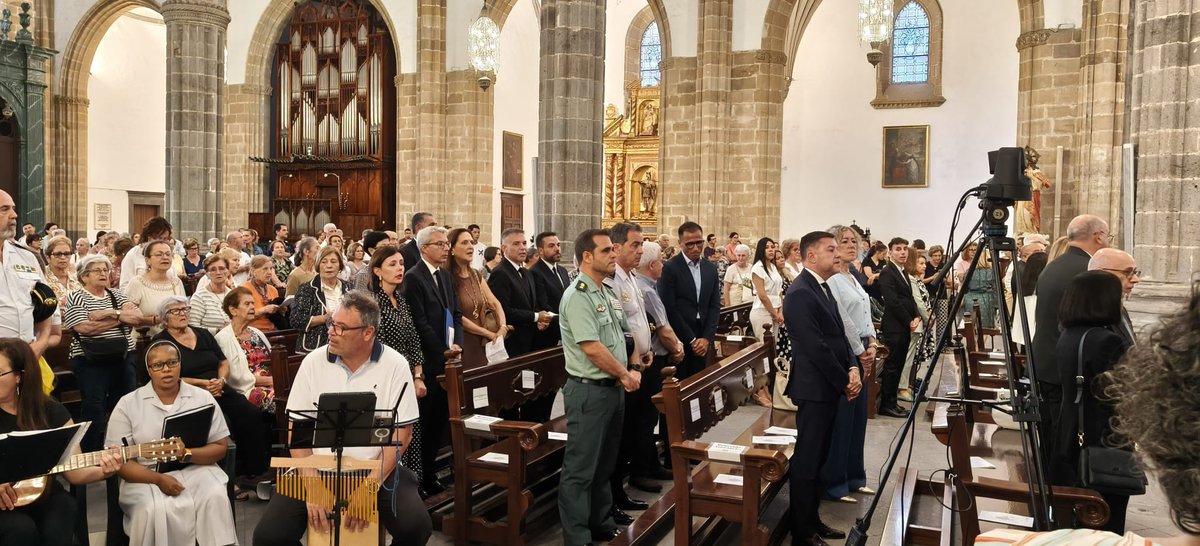 PPLPGC's tweet photo. Hoy hemos asistido a la misa en memoria de los fallecidos en el terremoto de Venezuela, país hermano y con unos vínculos con Canarias que se remontan décadas atrás.

Nuestro corazón y el de los españoles está con ellos. https://t.co/mmVbEsyRqn