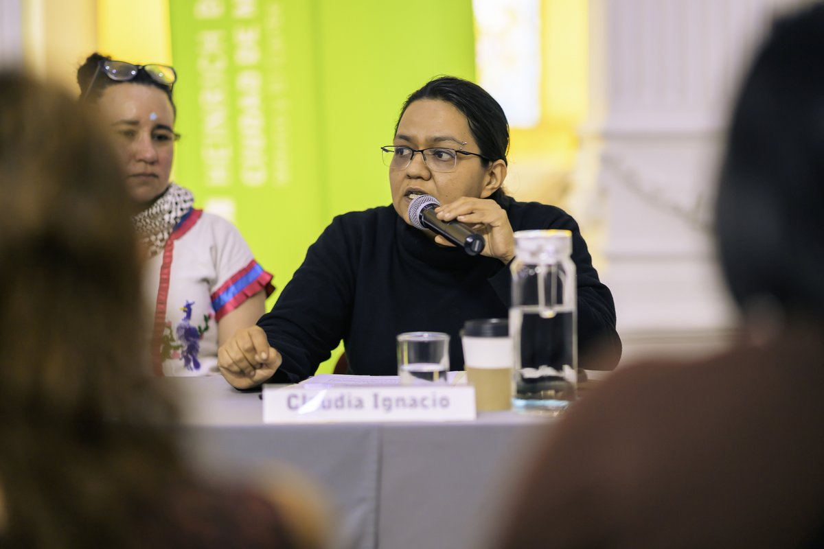 boell_MXCA's tweet photo. "Recordar que la autonomía indígena no es una aspiración futura, sino una práctica histórica"
Claudia Ignacio Álvarez, de la Clínica Jurídica de Pueblos Indígenas, durante la presentación del libro "Mujeres mazatecas por la libertad".
#NuevoArtículo en 
https://t.co/4sJ2TezRZy https://t.co/woPpLH8cI9
