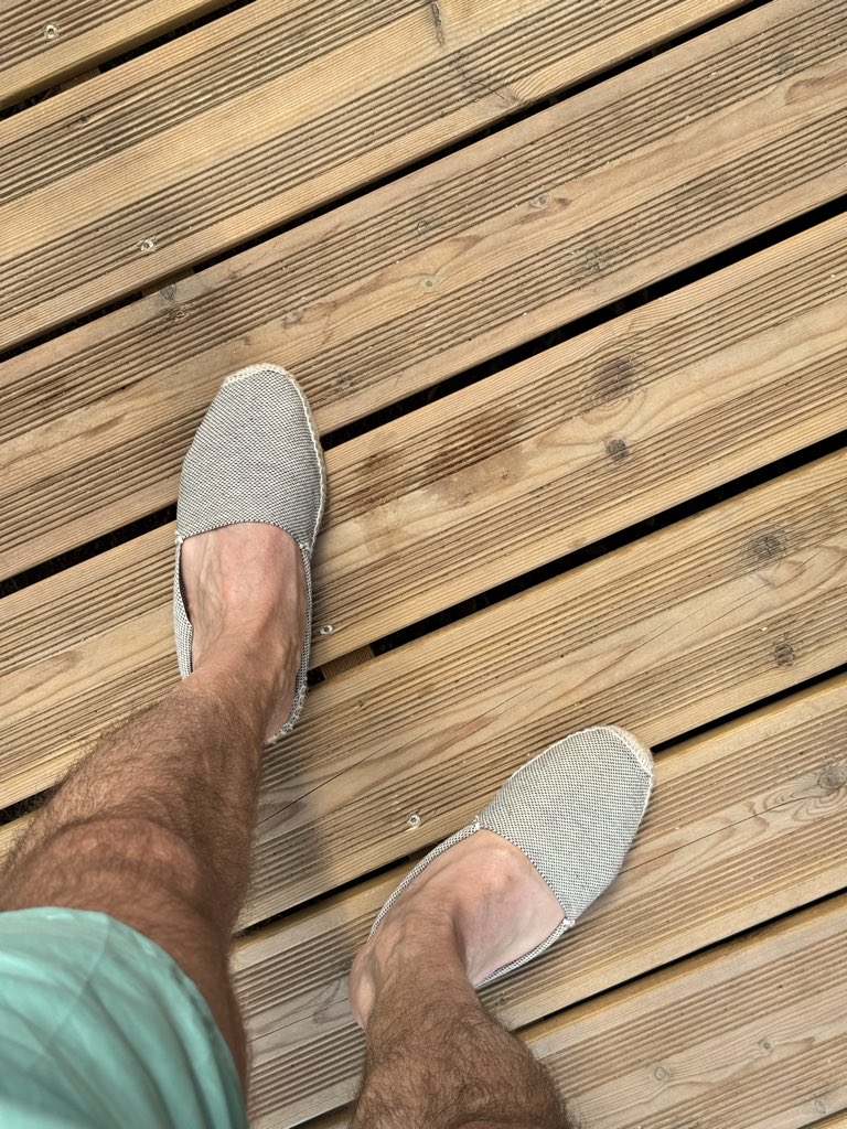 chrisgartner7's tweet photo. @hchb_nc @carockquoi Espadrilles en détente https://t.co/wKLd9a5MxA