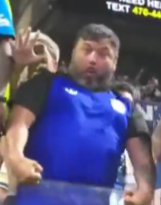 yfsozz's tweet photo. @ArlesPatriarca6 @lucastxmm @frabigol O cara literalmente imitando o andar de um gorilla! Isso não é sobre esportes, tome vergonha na sua cara https://t.co/tYK6rTdOuT