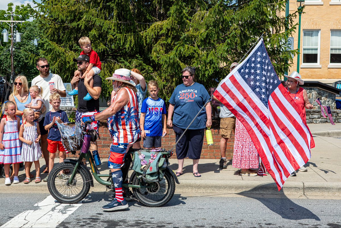 HendCoLocalGovt's tweet photo. Our community absolutely showed up for America’s 250th birthday, and your photos prove it! 🇺🇸✨ Use the "Captured in the County" link to send us your best Henderson County living moments — big scenery, quiet corners, and everything in between. 

https://t.co/NlgUmkwnT1 https://t.co/T8m4HDHwi3
