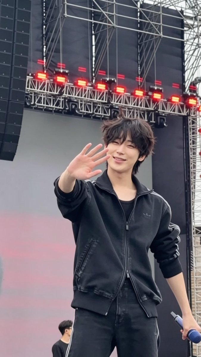 ftalsunoo's tweet photo. SUNOO YOU ARE THE PRETTIEST EVER https://t.co/jWUTtbjtPP