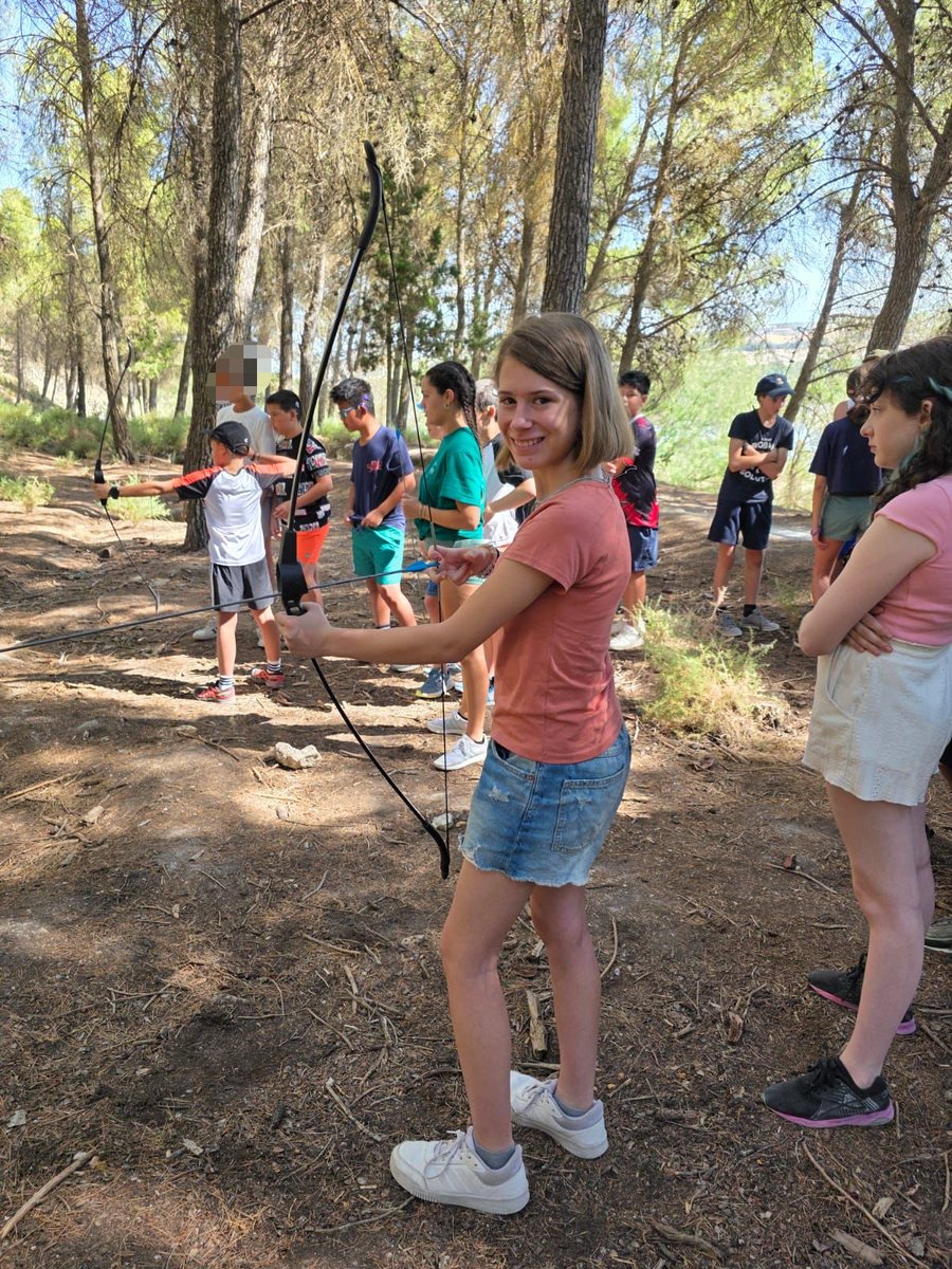 federacionaice's tweet photo. Tercer día de campamento y no paramos: senderismo por el entorno, tiro con arco, slackline y, para rematar la mañana, piscina.

#CampAICE2026 #ImplanteCoclear https://t.co/eE4Vva0gdG