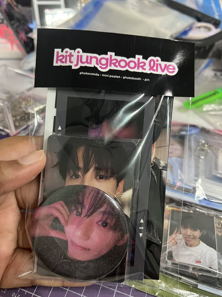 hoseokmeutudo's tweet photo. oi gente rs (com intenção de vcs comprarem meus kits) https://t.co/ykllgZ48u6