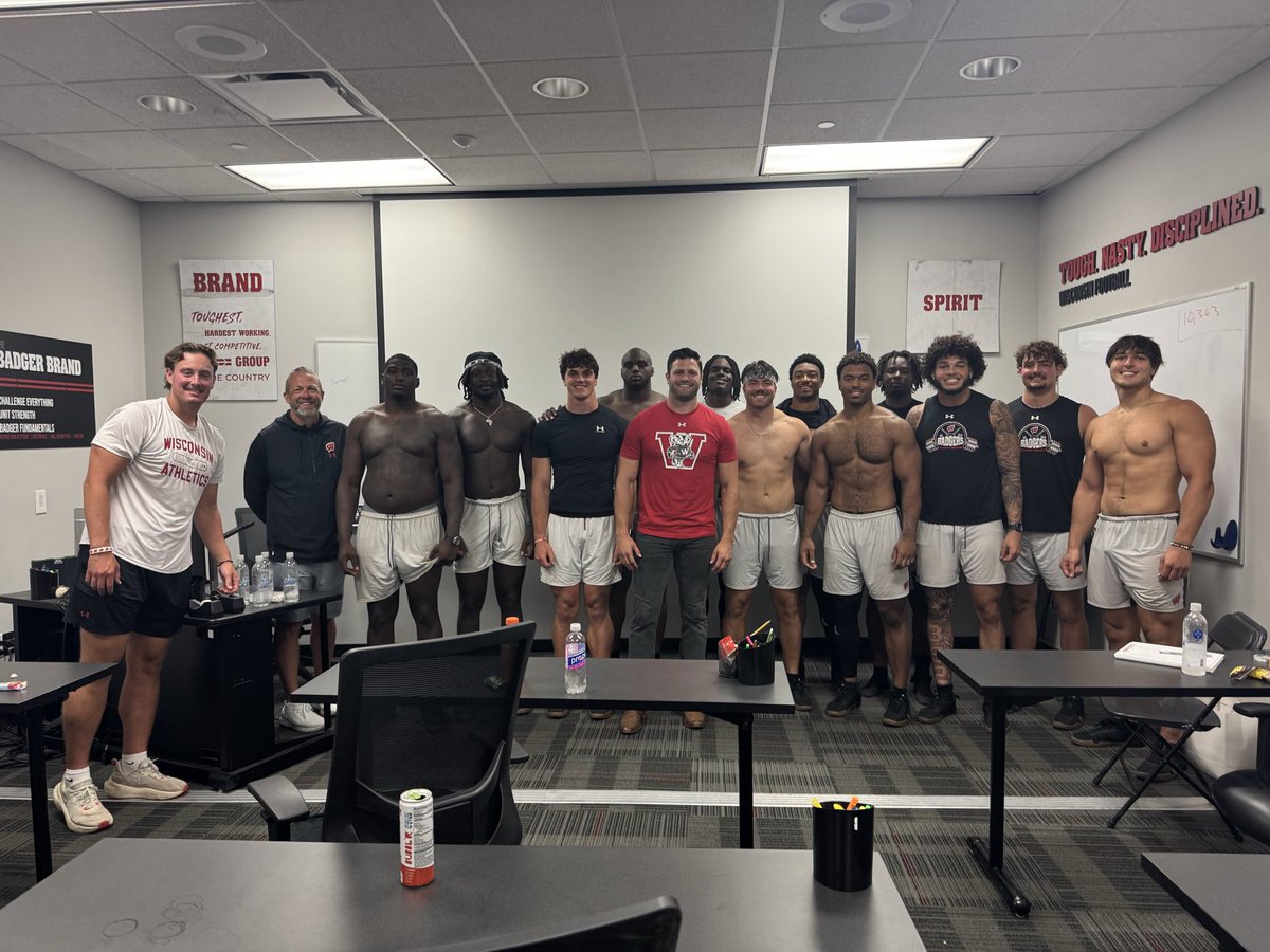 Coach_Mitch_'s tweet photo. Thanks to @VinceBiegel for coming HOME to watch workouts and speak to the OLBs!  Appreciate @bewing34 for facilitating! https://t.co/Go13TSnQum
