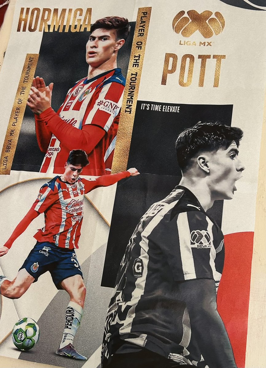susanitotralala's tweet photo. tengo una maquina de pines, una impresora y mucho tiempo libre, a mi nadie me va a impedir kpopificar a futbolistas 😁 les presumo mi merch https://t.co/I4f0DQFZ9H