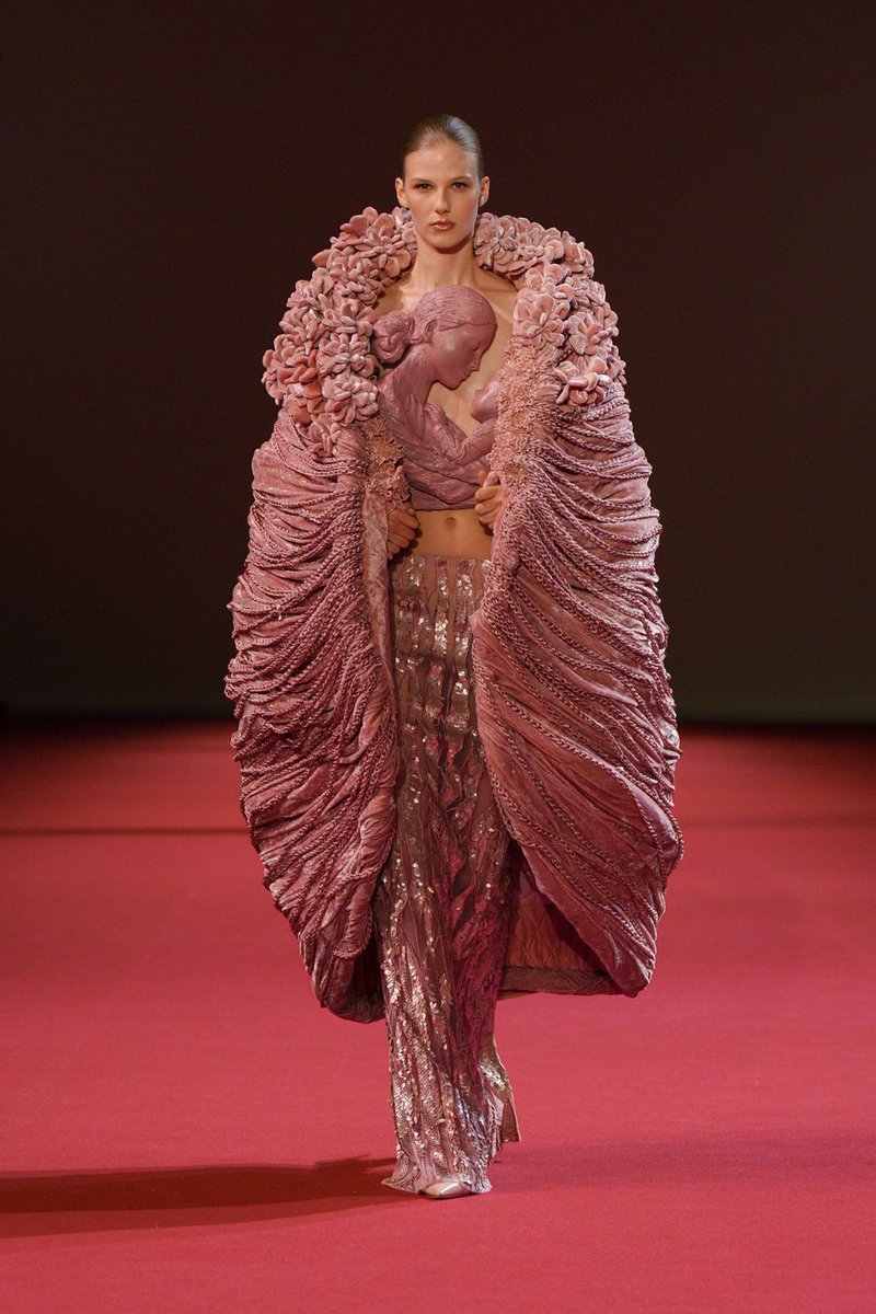 pYSLrada's tweet photo. Manish Malhotra Fall Winter 2026 Couture https://t.co/lZzTjVcwcB