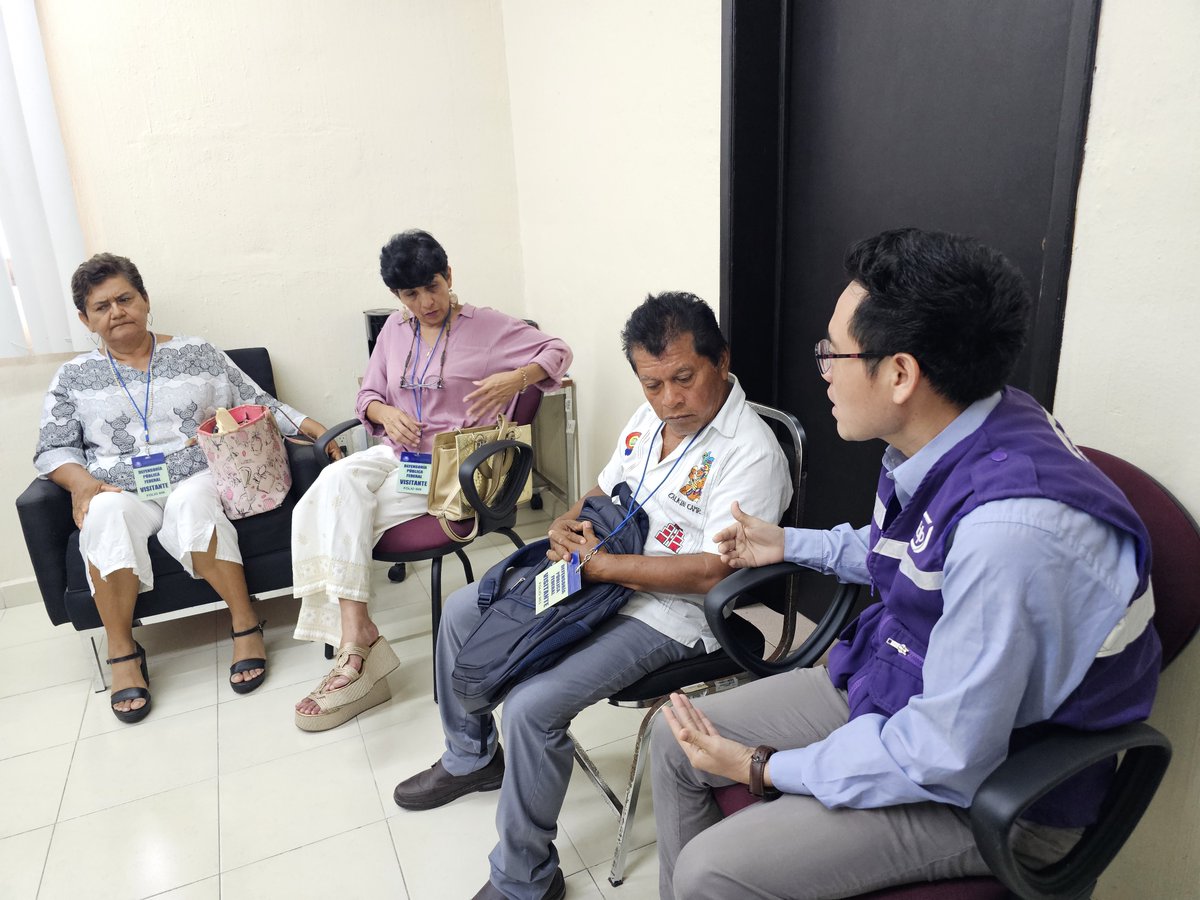 ifdpcampeche's tweet photo. 🌿 En la Delegación Campeche del IFDP, representantes de pueblos indígenas mayas, encabezados por el Prof. Juan Esteban Miss Uc, dialogaron con el Mtro. José Rufino Moo Chel y la Diputada Federal Elda Castillo Quintana sobre autonomía, reconocimiento y derechos. 🤝⚖️ #IFDP https://t.co/eSePmGxXxt