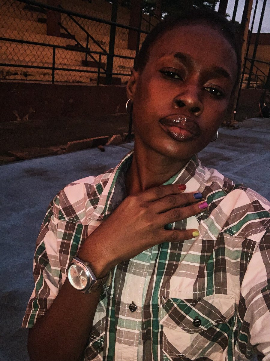 ashluredx's tweet photo. Opens camera by 6pm. Felt pretty. Took a selfie. And here we are. https://t.co/YnHPqCnnQZ