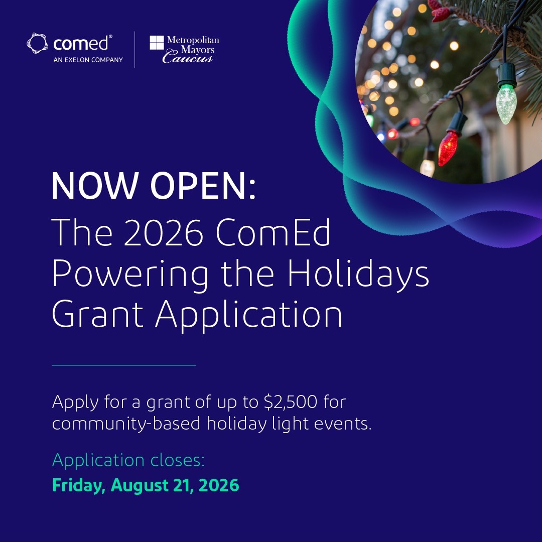 ComEd's tweet photo. It's that time of year again! ⏰  
The Powering the Holidays Grant Program is back for its 6th year! In partnership with @MayorsCaucus, eligible applicants can apply through August 21 for a chance to receive up to $2,500 to support community‑based holiday light exhibits.