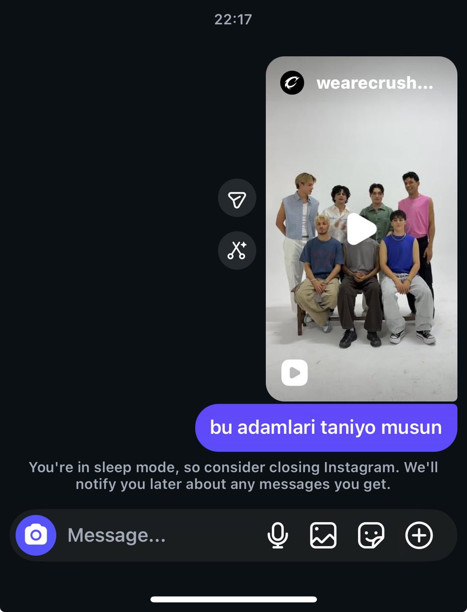 nyeuo's tweet photo. o'na grubu sevdirmeye caliscm.. ahmet emre grupta olmadigi icin grubu dragledi geri don melegim ❤️ https://t.co/PJaz6Tnk4n