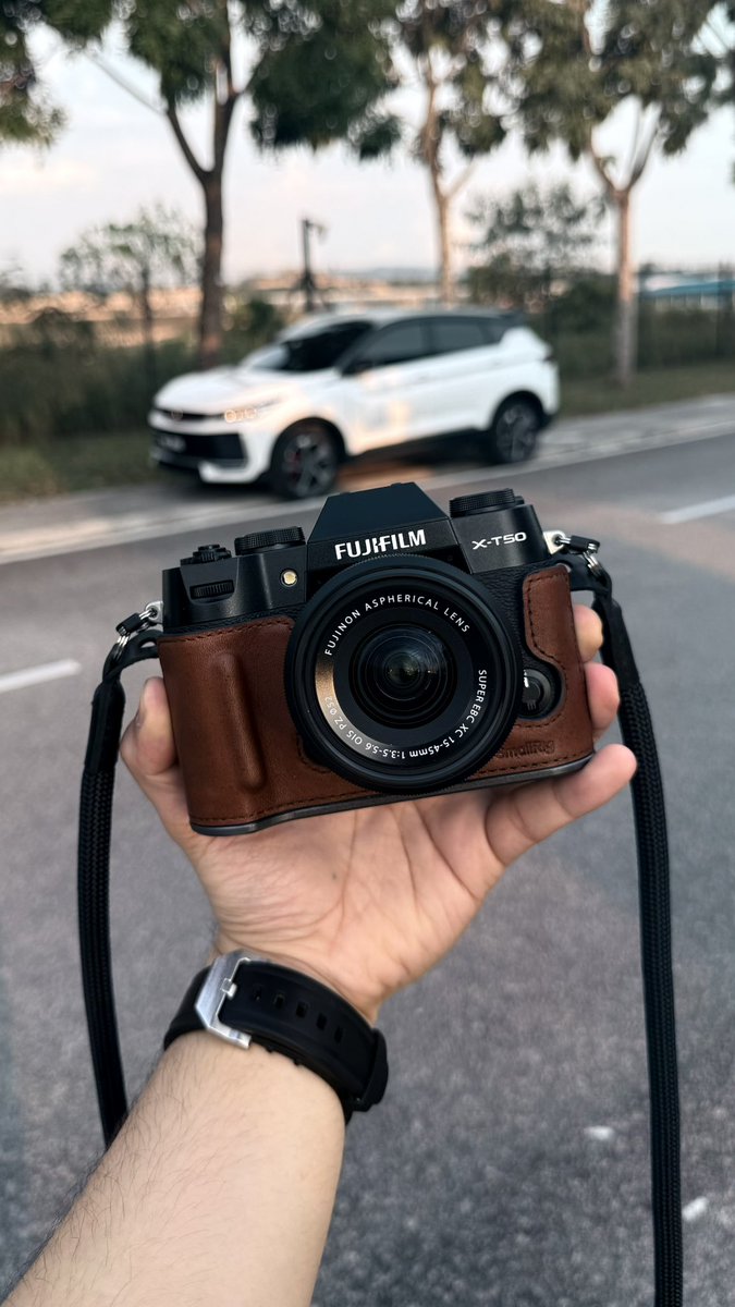 DafeeTravelGeek's tweet photo. Item -Fujifilm X-T50 15-45MM

Price - RM6500

What’s included ?
-Camera body
-15-45MM lens
-Vamos Drybox
-128gb memory card
-SmallRig Leather case
Purchased this camera back in January 2026
Condition 9/10, no fungus always kept inside drybox.
Cod - Sepang / Kota Warisan COD ONLY https://t.co/NgEFF6wens