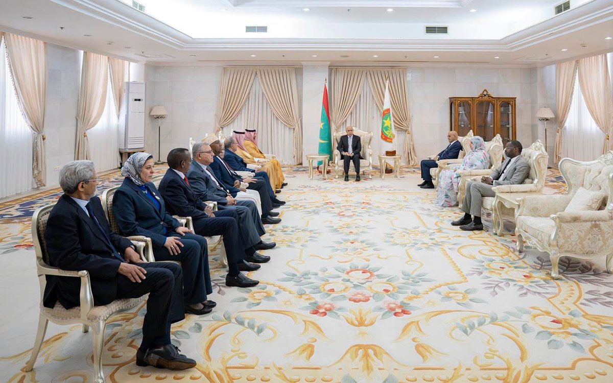 mauritaniahadth's tweet photo. استقبل فخامة رئيس الجمهورية السيد محمد ولد الشيخ الغزواني، اليوم في نواكشوط، رؤساء جمعيات الهلال الأحمر، برئاسة الأمين العام للمنظمة العربية للهلال الأحمر والصليب الأحمر السيد عبد الله المهيدلي، في إطار تعزيز العمل الإنساني والتعاون العربي.

#موريتانيا_الحدث https://t.co/fd84qZ5kuW