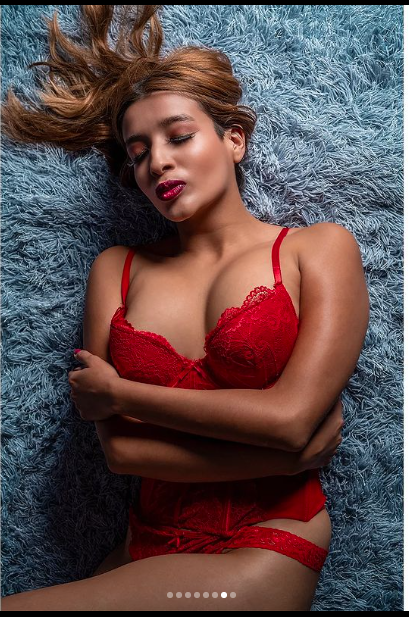 Ilianagmodel's tweet photo. El negro o el rojo? Dicen que la lencería fina cambia la energía del día, pero yo creo que quien la lleva es la que hace la magia. ¿Cuál prefieres ver hoy? 🔥 Te leo abajo." Comenta tu color favorito y comparte el post y te dejo una sorpresa en tu DM. https://t.co/ZqieKa9p0j