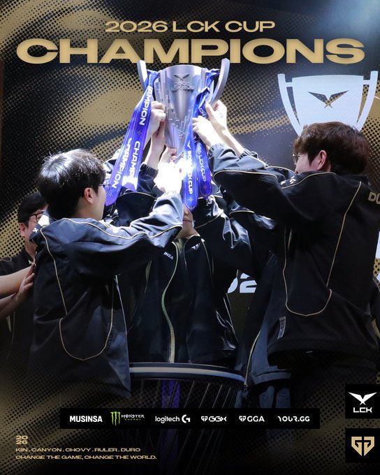 AkoviKR's tweet photo. @clemsheck @Xerxyval35 @vivisayan @chovygoat There’s a trophy. Though I do believe spring split should have a trophy still too https://t.co/ZVDp05E70E