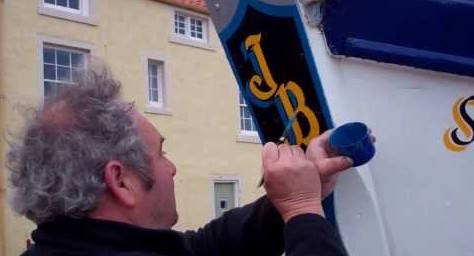 tourscotland's tweet photo. As requested tonight a Tour #Scotland travel video Blog of a signwriter working on the #Southern #Girl #Fishing boat at the #Harbour on #ancestry, #genealogy, #history visit and trip to #St #Andrews, #Fife https://t.co/es8mnpI13O https://t.co/kBc8PcIvfo