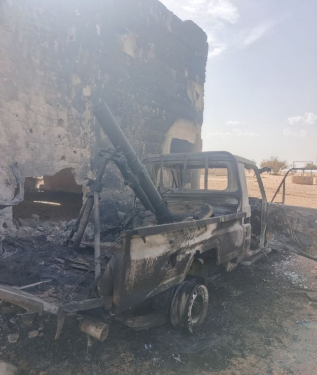 BrantPhilip_'s tweet photo. The Russian Africa Corps and the Malian army have retaken control of the town of Anéfis as of the evening of July 8, loyalist troops have discovered charred vehicles belonging to the JNIM/FLA coalition.

The rebel coalition appears to have withdrawn from the immediate vicinity of the town and camp of Anéfis due to the large reinforcement convoy arriving, escorted by drones of the Malian and Nigerien Air Forces.

Both sides are likely preparing for a larger showdown as the rebel coalition also masses up troops including reinforcements from JNIM's central Malian Massina Katibah, which was also the case during the capture of Kidal in April earlier this year.