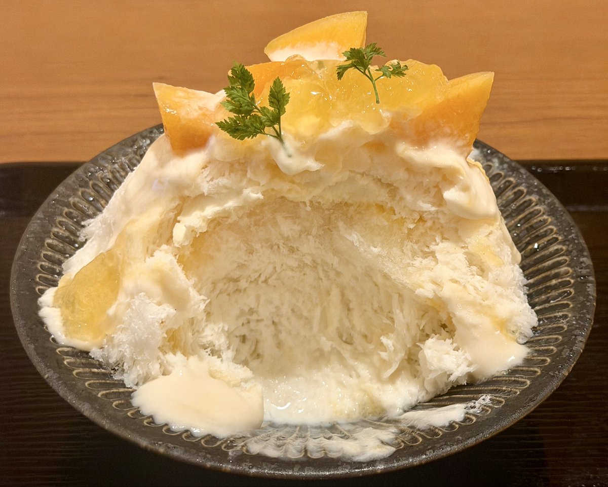 kakigorar's tweet photo. 【新宿かき氷 茶寮 隠居亭】
@東京-新宿駅から4分

完熟メロンとバニラクリーム餡
生いちごブリュレ https://t.co/AI2JRI7mkg