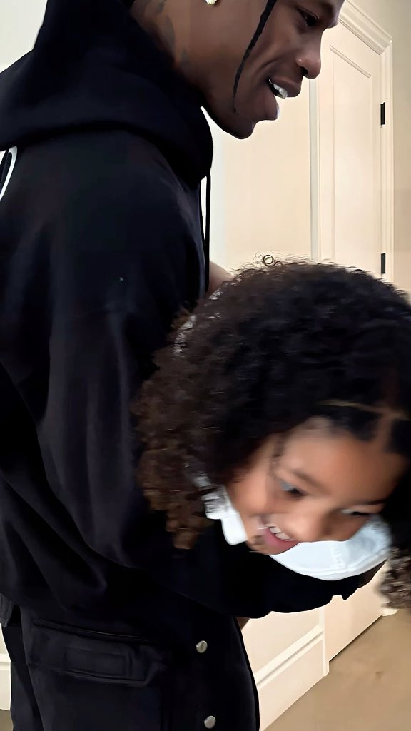 softblurss's tweet photo. Daddy’s girl 🥹 https://t.co/0YROsPv3nw