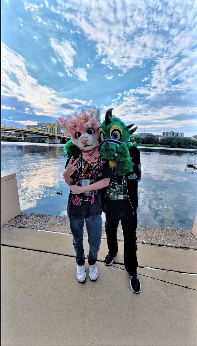 LunivyreDragoth's tweet photo. Some of my favorite pics I got with my little deer this AC 🩷💚

Credit to @xyshfox for capturing the first and last two photos for us with his goated camera :3 https://t.co/pamyrVcPeS