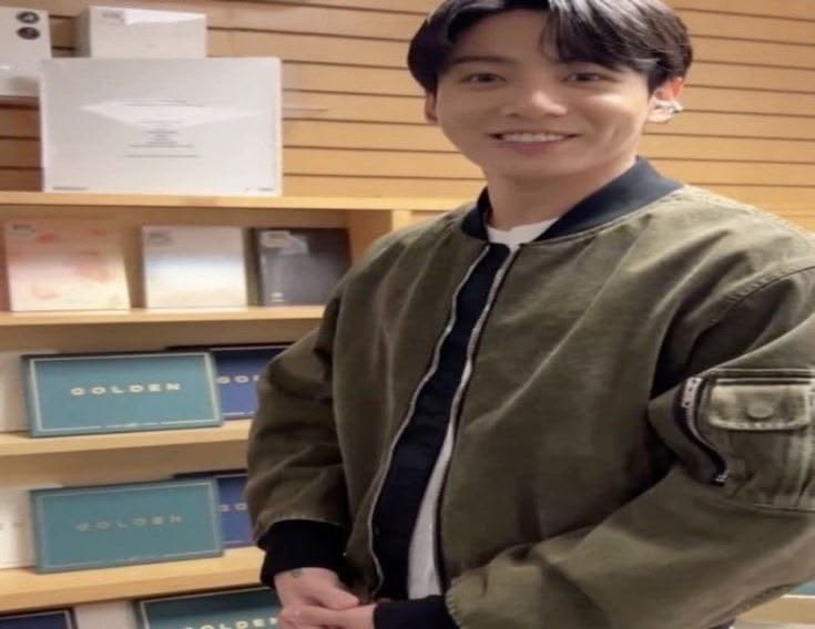 thkissr's tweet photo. how i feel still posting brussels videos one week after the concert
irls hate to see that pink circle around my pfp coming https://t.co/TwzmeHBgJ1